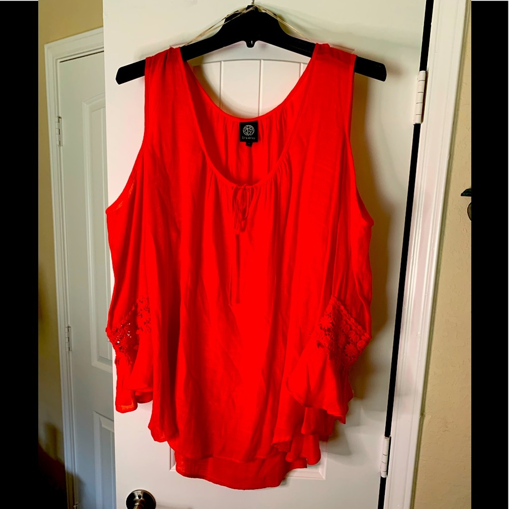 Bobeau 3X cold shoulder lightweight top